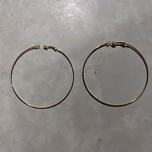 Gold hoop earrings clip